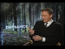 Daniel Craig (Defiance) - Interview Video