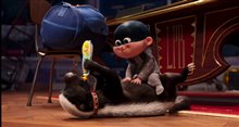 DESPICABLE ME 4 Clip - Honey badger attacks Video