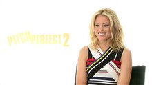 Elizabeth Banks (Pitch Perfect 2) - Interview Video