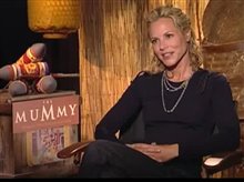 Maria Bello (The Mummy: Tomb of the Dragon Emperor) - Interview Video