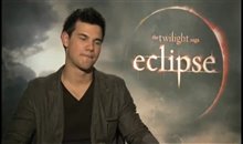 Taylor Lautner (The Twilight Saga: Eclipse) - Interview Video
