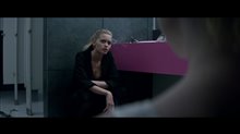 The Neon Demon movie clip - 