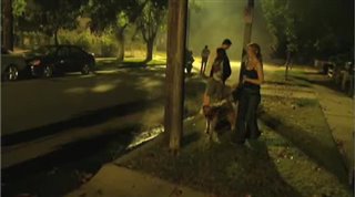 Where the Wild Things Are: Featurette - Filming a Dog Running and Barking Trailer Video Thumbnail